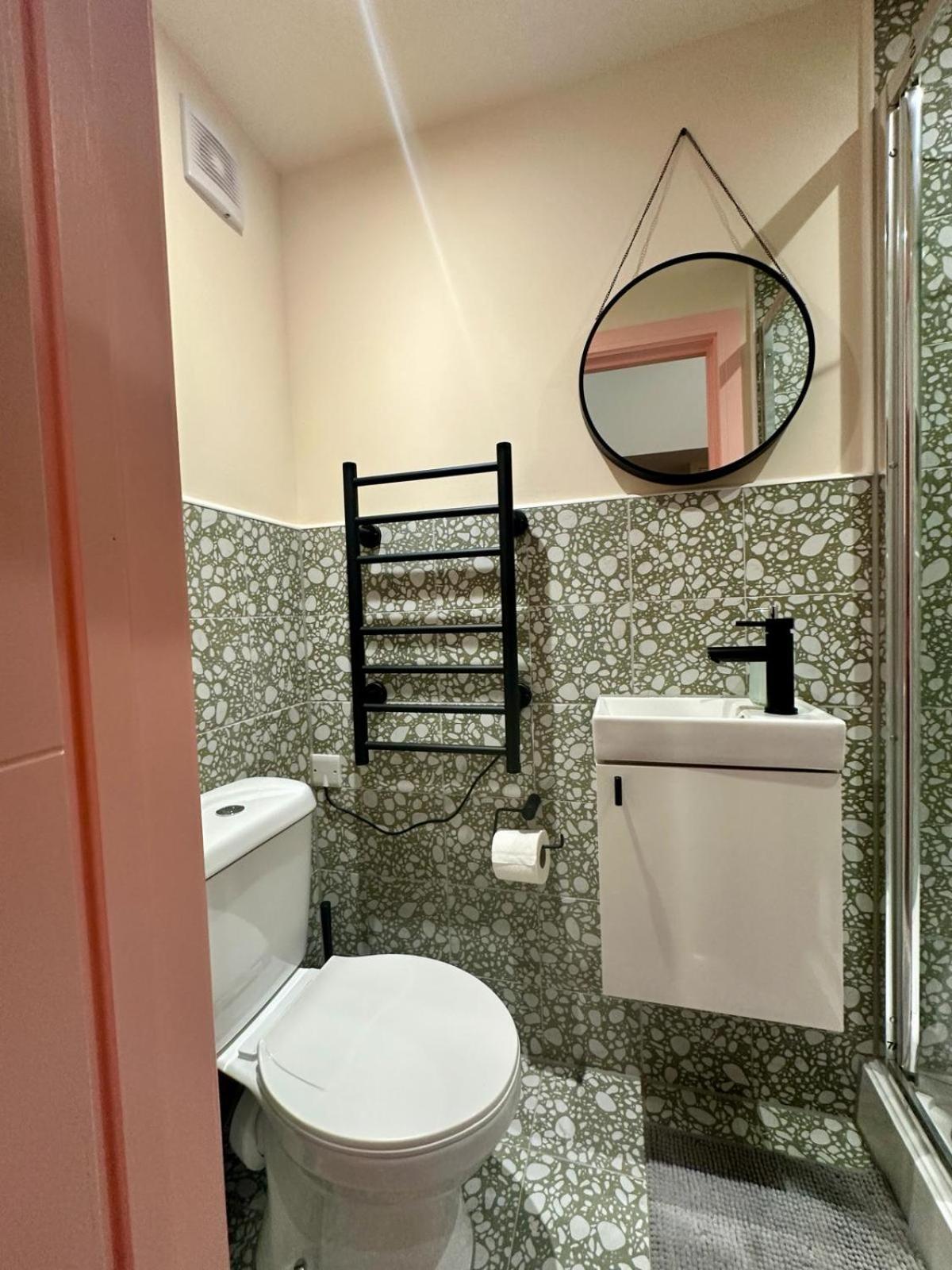 Cozy En-Suite Loft In Trendy Local Londen Buitenkant foto