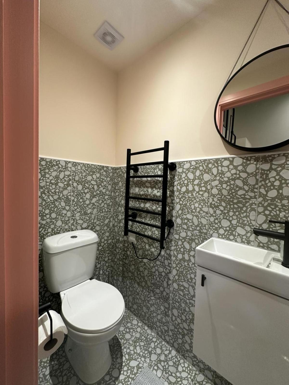 Cozy En-Suite Loft In Trendy Local Londen Buitenkant foto