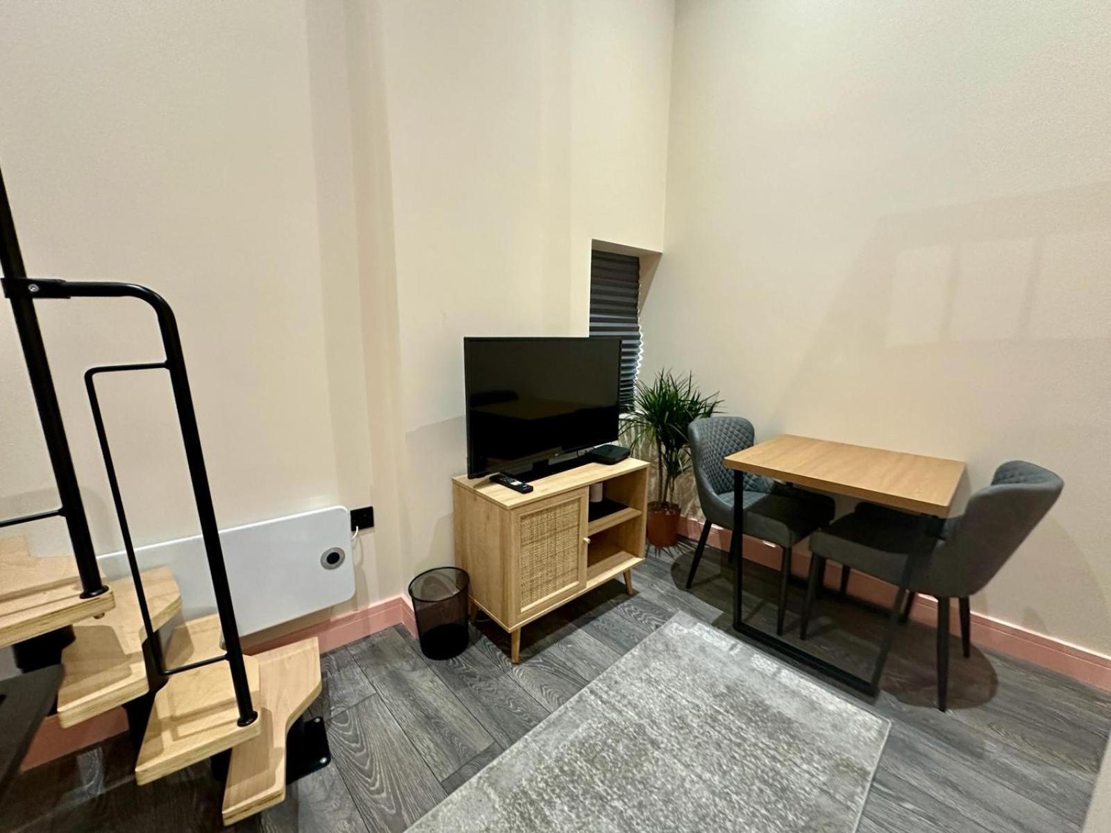 Cozy En-Suite Loft In Trendy Local Londen Buitenkant foto